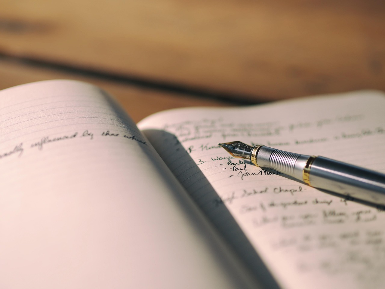 découvrez les meilleurs outils d'écriture basés sur l'ia pour améliorer votre créativité, gagner du temps et optimiser la qualité de vos contenus. transformez vos idées en écriture percutante grâce à la technologie avancée de l'intelligence artificielle.