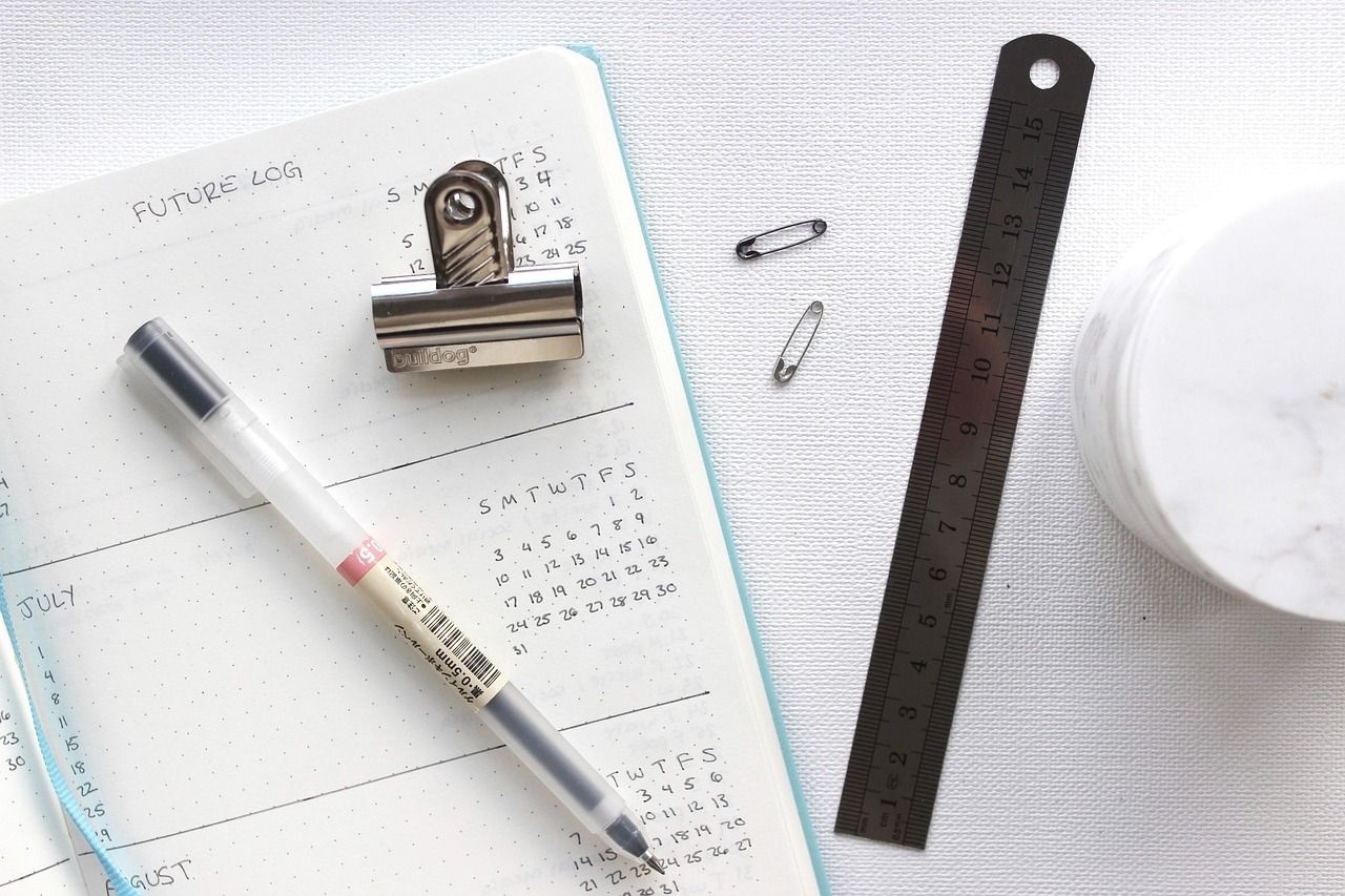 planifiez efficacement votre nettoyage avec notre calendrier de nettoyage pratique et facile à suivre, pour une maison impeccable toute l'année.