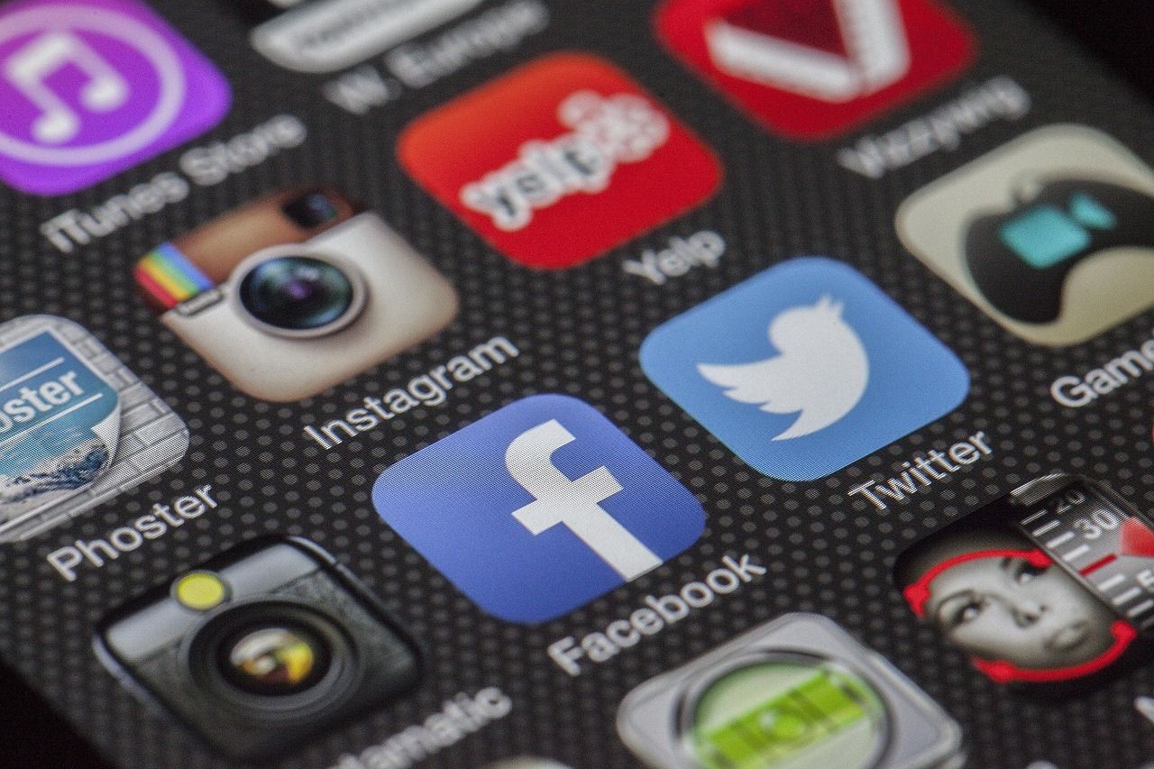 découvrez comment utiliser efficacement les réseaux sociaux pour renforcer votre présence en ligne, engager votre audience et développer votre marque grâce à des stratégies adaptées.