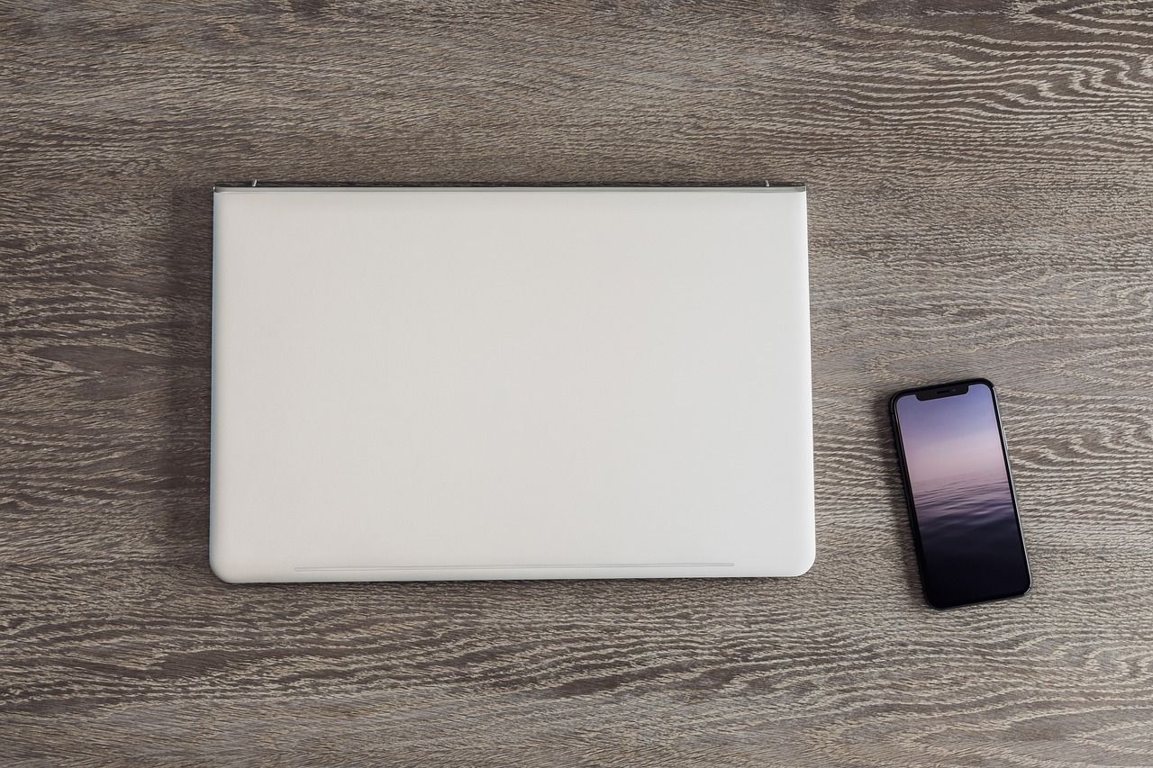 découvrez tout sur l’ict (technologies de l’information et de la communication) : définitions, applications, avantages pour les entreprises et la société, et dernières tendances du secteur.
