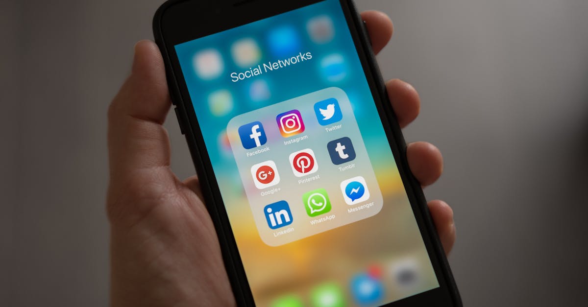 Médias sociaux : stratégies efficaces pour développer votre audience