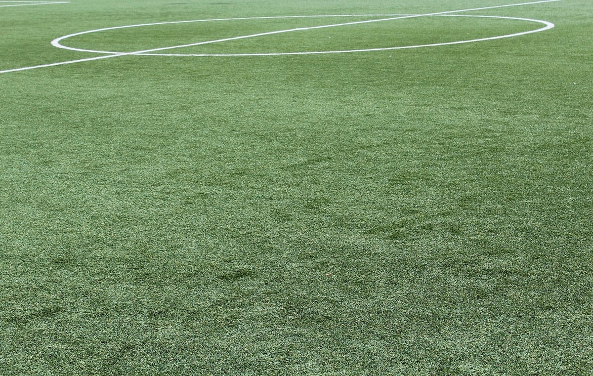 Pourquoi les terrains synthétiques s’imposent aujourd’hui comme indispensables aux clubs