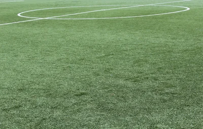 Pourquoi les terrains synthétiques s’imposent aujourd’hui comme indispensables aux clubs