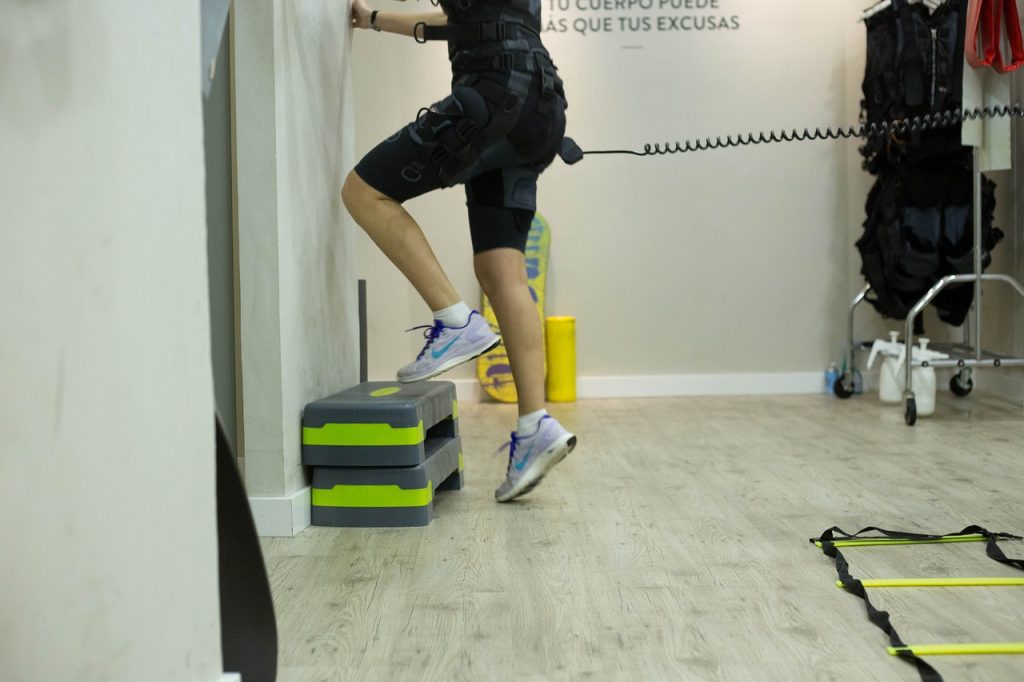 d&eacute;couvrez l'&eacute;lectrostimulation, une m&eacute;thode innovante pour tonifier vos muscles, am&eacute;liorer votre r&eacute;cup&eacute;ration physique et optimiser vos performances sportives. explorez ses bienfaits, ses applications et comment l'int&eacute;grer dans votre routine quotidienne.