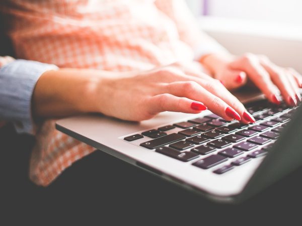 découvrez les générateurs de rédaction basés sur l'ia, des outils innovants qui transforment vos idées en contenus de qualité. idéals pour les écrivains, blogueurs et marketeurs, ces solutions facilitent la création de textes engageants et optimisés pour le web.