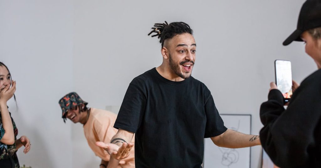 d&eacute;couvrez l'univers fascinant des influenceurs num&eacute;riques : comment ils fa&ccedil;onnent les tendances, inspirent des communaut&eacute;s et transforment le marketing &agrave; l'&egrave;re digitale. explorez des strat&eacute;gies, des &eacute;tudes de cas et des conseils pour tirer parti de leur impact.