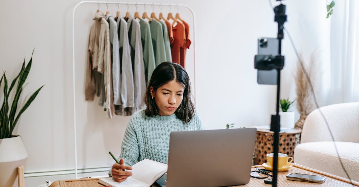 découvrez l'univers des influenceurs digitaux : leur impact sur les tendances actuelles, les stratégies de marketing innovantes et comment ils transforment les interactions entre marques et consommateurs.