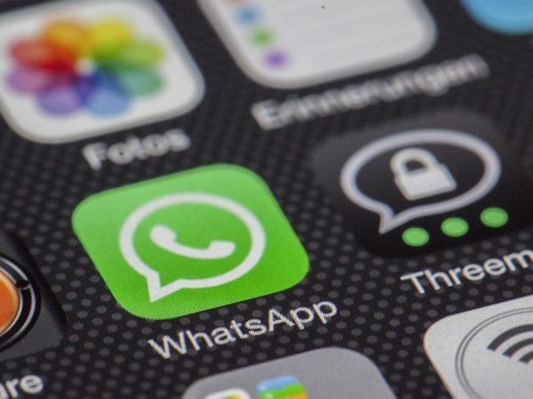 découvrez l'univers des plateformes numériques : de l'impact des réseaux sociaux à l'émergence des marketplaces, explorez comment ces outils transforment notre quotidien et influencent les stratégies d'entreprise.