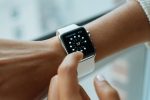 découvrez comment la technologie révolutionne le monde de la mode, des innovations textiles à la mode connectée. explorez les dernières tendances en fashion technology et leur impact sur notre manière de consommer la mode.