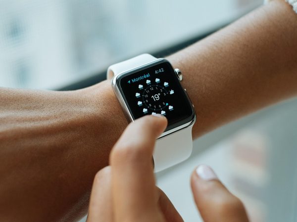 découvrez comment la technologie révolutionne le monde de la mode, des innovations textiles à la mode connectée. explorez les dernières tendances en fashion technology et leur impact sur notre manière de consommer la mode.