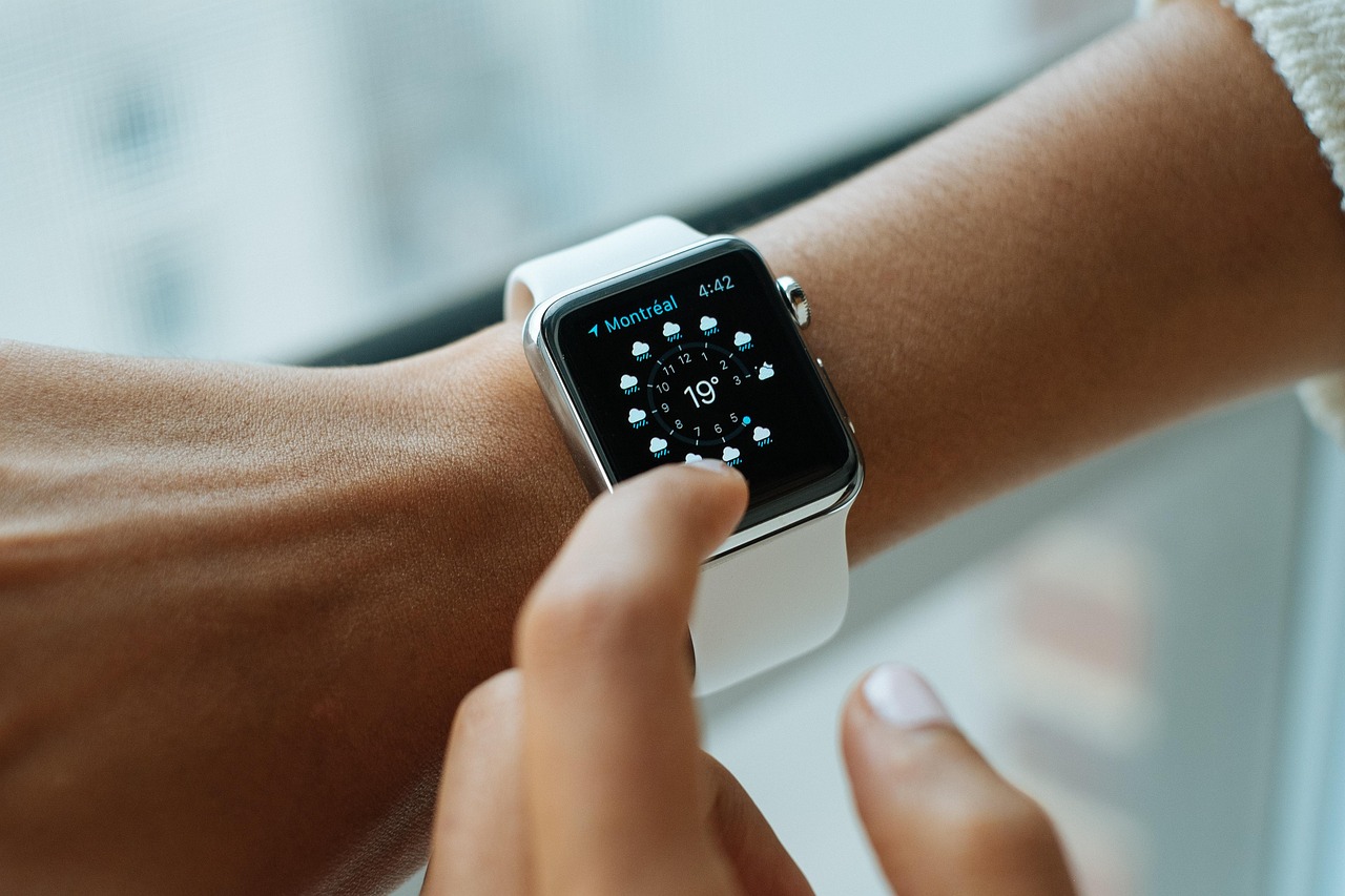 découvrez comment la technologie révolutionne le monde de la mode, des innovations textiles à la mode connectée. explorez les dernières tendances en fashion technology et leur impact sur notre manière de consommer la mode.