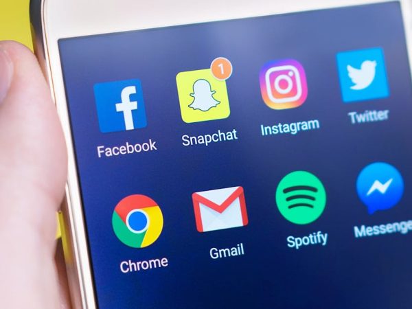 découvrez l'impact des médias sociaux sur notre quotidien. explorez les dernières tendances, stratégies et outils pour optimiser votre présence en ligne et engager votre audience. que vous soyez un professionnel du marketing ou un utilisateur occasionnel, plongez dans l'univers dynamique des réseaux sociaux.
