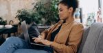 découvrez tout sur le taux de clics (click-through rate) : son importance, comment l'optimiser et les meilleures pratiques pour améliorer vos performances marketing en ligne.