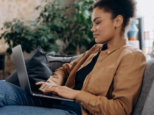 découvrez tout sur le taux de clics (click-through rate) : son importance, comment l'optimiser et les meilleures pratiques pour améliorer vos performances marketing en ligne.
