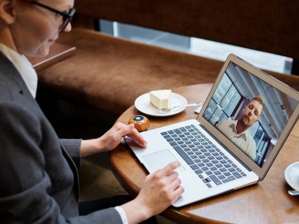 découvrez comment maximiser l'engagement client grâce à des stratégies innovantes et personnalisées. améliorez la satisfaction et la fidélité de vos clients en mettant en place des interactions significatives et authentiques.