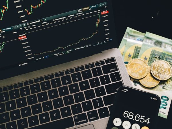 découvrez les dernières tendances du e-commerce en 2023, des innovations technologiques aux changements de comportement des consommateurs. restez à jour sur les stratégies gagnantes qui propulsent les entreprises vers le succès dans le monde du commerce en ligne.