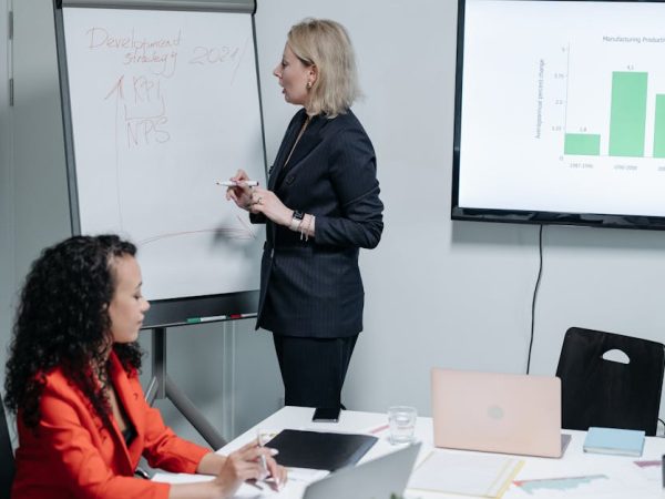 découvrez l'importance des kpi (indicateurs clés de performance) pour mesurer et optimiser la réussite de votre entreprise. apprenez comment définir, suivre et analyser ces métriques essentielles pour prendre des décisions éclairées.