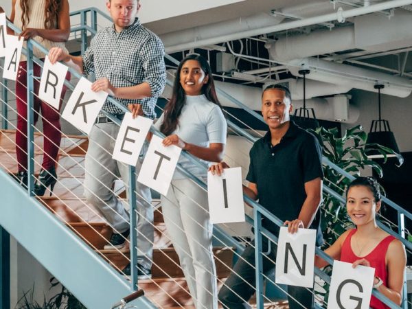 découvrez le cross-channel marketing : une stratégie efficace pour offrir une expérience client cohérente sur tous les canaux et maximiser l’impact de vos campagnes marketing.