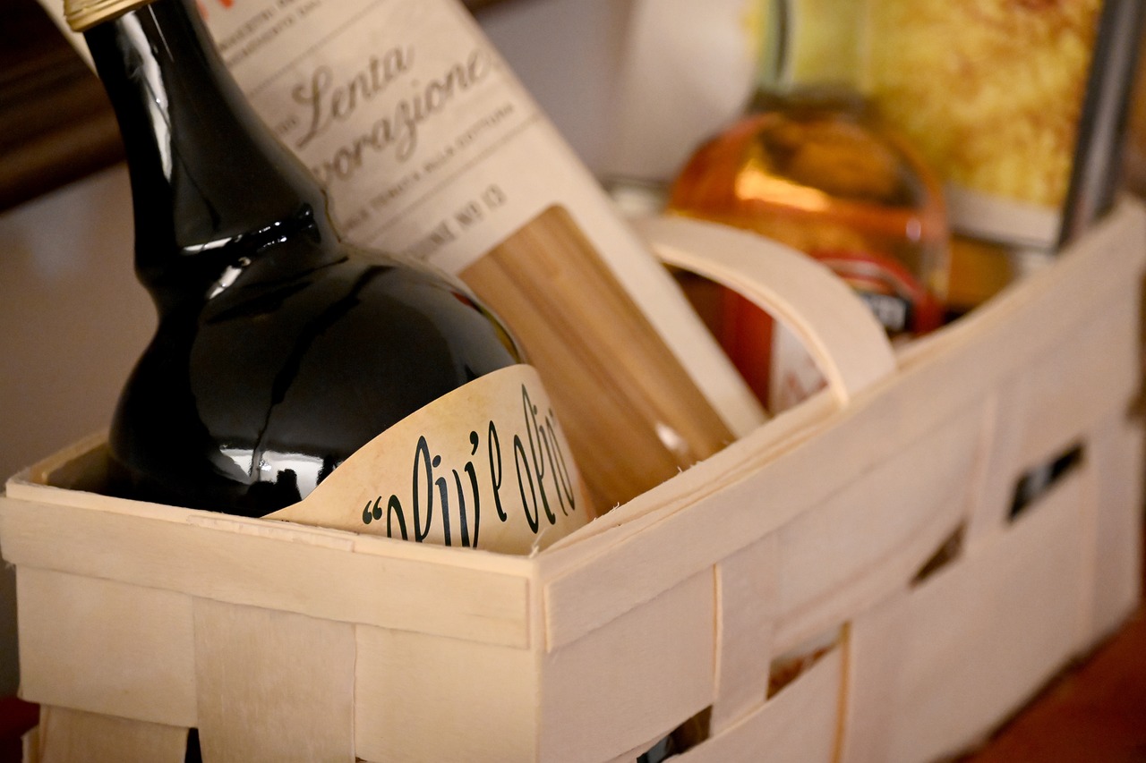 découvrez nos paniers cadeaux équitables, remplis de produits issus du commerce équitable. offrez des cadeaux responsables et gourmands qui soutiennent les producteurs du monde entier !