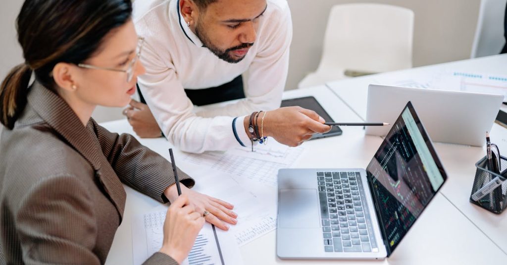 découvrez comment l'analyse prédictive transforme les données en insights exploitables. optimisez vos décisions stratégiques et anticipez les tendances du marché grâce à des méthodes avancées d'analyse de données.