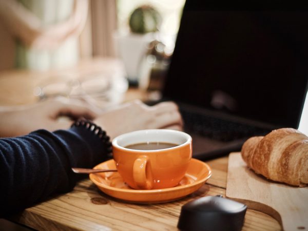 découvrez les lentilles de contact intelligentes, une innovation révolutionnaire alliant confort et technologie pour améliorer votre vision au quotidien. grâce à des fonctionnalités avancées, ces lentilles vous permettent de suivre votre santé oculaire tout en offrant une clarté optimale.