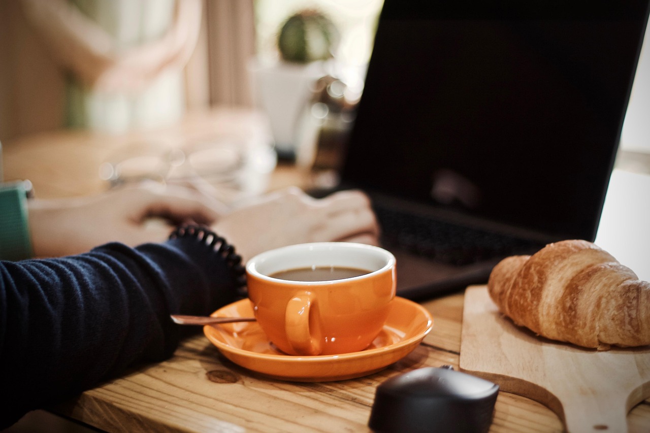 découvrez les lentilles de contact intelligentes, une innovation révolutionnaire alliant confort et technologie pour améliorer votre vision au quotidien. grâce à des fonctionnalités avancées, ces lentilles vous permettent de suivre votre santé oculaire tout en offrant une clarté optimale.