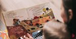 découvrez l'art du storytelling, une technique incontournable pour captiver votre audience et transmettre des messages percutants. apprenez à raconter des histoires qui marquent les esprits et engagent vos interlocuteurs grâce à des stratégies efficaces et des exemples inspirants.