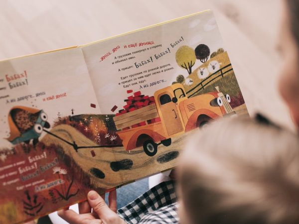 découvrez l'art du storytelling, une technique incontournable pour captiver votre audience et transmettre des messages percutants. apprenez à raconter des histoires qui marquent les esprits et engagent vos interlocuteurs grâce à des stratégies efficaces et des exemples inspirants.