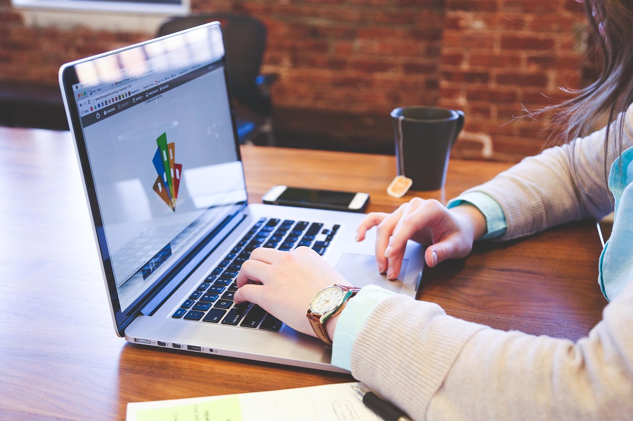 découvrez les tendances et les fourchettes de salaires dans le domaine du marketing digital en france. informez-vous sur les postes les mieux rémunérés et les compétences recherchées en 2024.