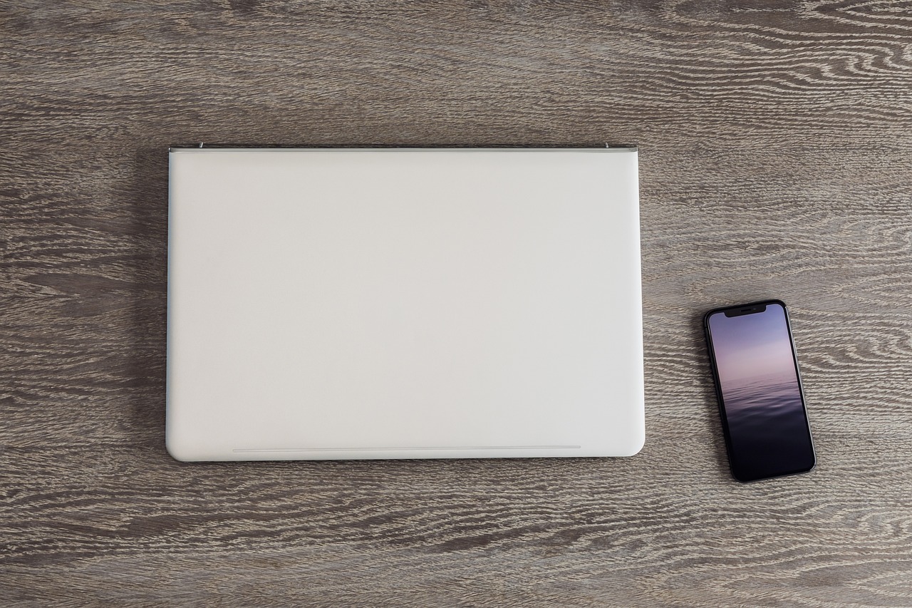 découvrez tout sur l’ict (technologies de l’information et de la communication) : définitions, applications, avantages pour les entreprises et la société, et dernières tendances du secteur.