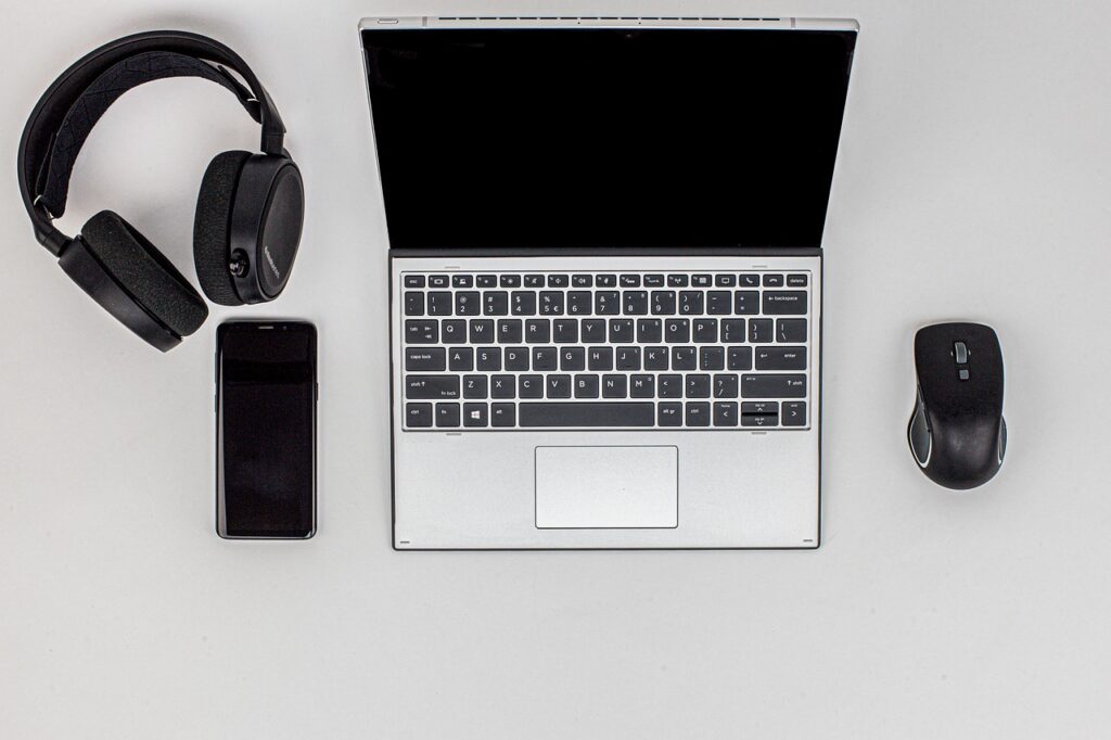 découvrez tout sur l’ict (technologies de l’information et de la communication) : définitions, enjeux, outils numériques et innovations qui transforment le monde professionnel et la vie quotidienne.