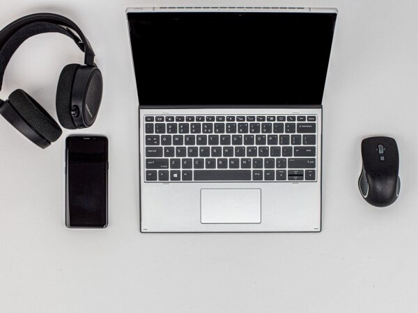 découvrez tout sur l’ict (technologies de l’information et de la communication) : définitions, enjeux, outils numériques et innovations qui transforment le monde professionnel et la vie quotidienne.
