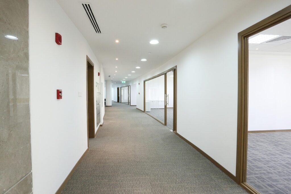 découvrez le métier de commercial court : missions, compétences requises, formations et perspectives de carrière pour réussir dans ce secteur dynamique.