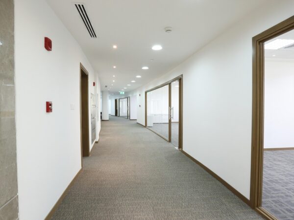découvrez le métier de commercial court : missions, compétences requises, formations et perspectives de carrière pour réussir dans ce secteur dynamique.