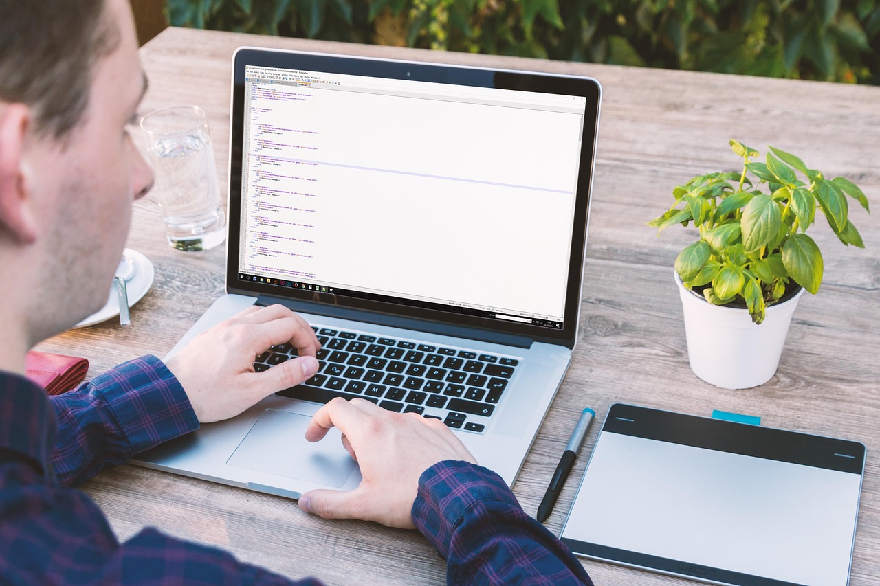 découvrez comment utiliser les commentaires en html pour insérer des notes explicatives dans votre code, améliorer sa lisibilité et faciliter la collaboration entre développeurs.