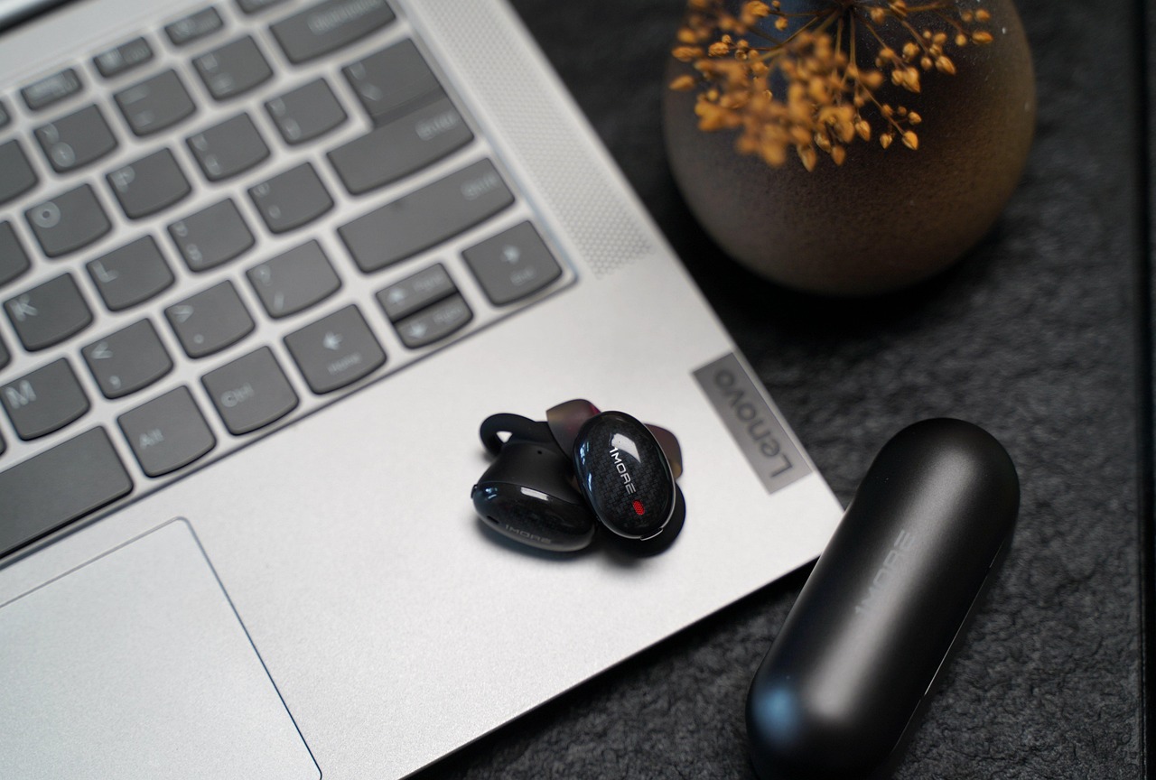 découvrez des stratégies efficaces pour réduire vos coûts publicitaires tout en maximisant l'impact de vos campagnes marketing.